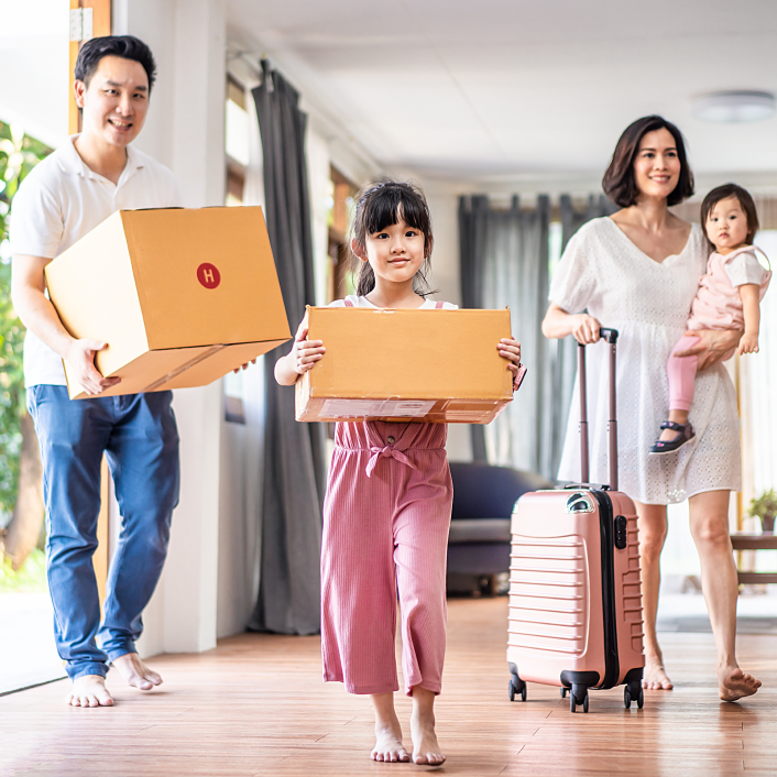 <h2>Why refinance <span style="background: linear-gradient(76.66deg, #0357ff 10.45%, #ac30ff 54.85%); color: transparent; background-clip: text;">with us</span></h2>