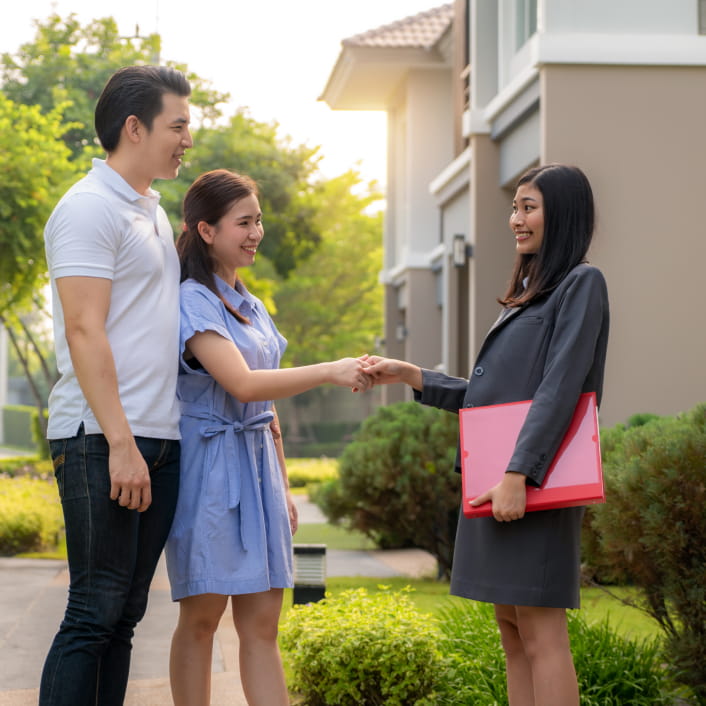 <h2>Start investing <span style="background: linear-gradient(76.66deg, #0357ff 10.45%, #ac30ff 54.85%); color: transparent; background-clip: text;">in real estate</span></h2>