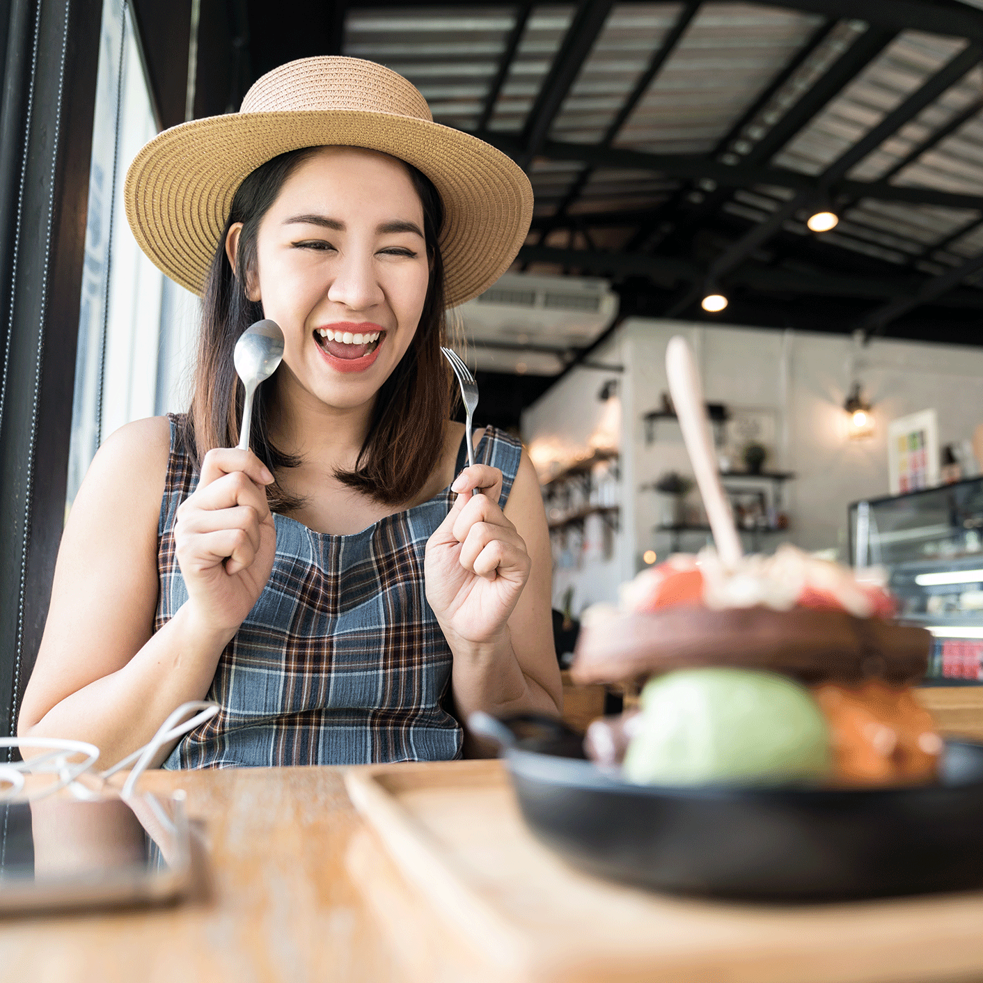 <h2>Maximize your <span style="background: linear-gradient(76.66deg, #0357ff 10.45%, #ac30ff 54.85%); color: transparent; background-clip: text;">credit card</span></h2>