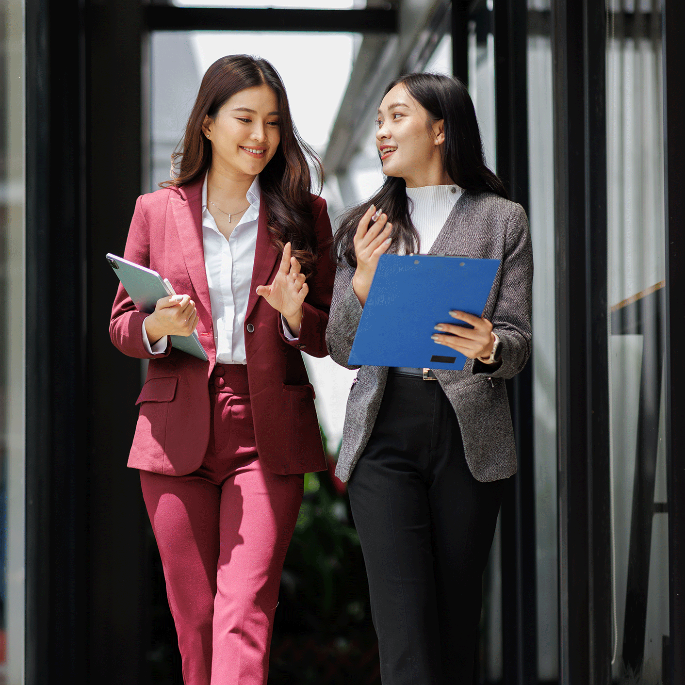 <h2>Break boundaries with <span style="background: linear-gradient(76.66deg, #93A8FF 10.45%, #90EEFF 54.85%); color: transparent; background-clip: text;">Corporate Banking</span></h2>