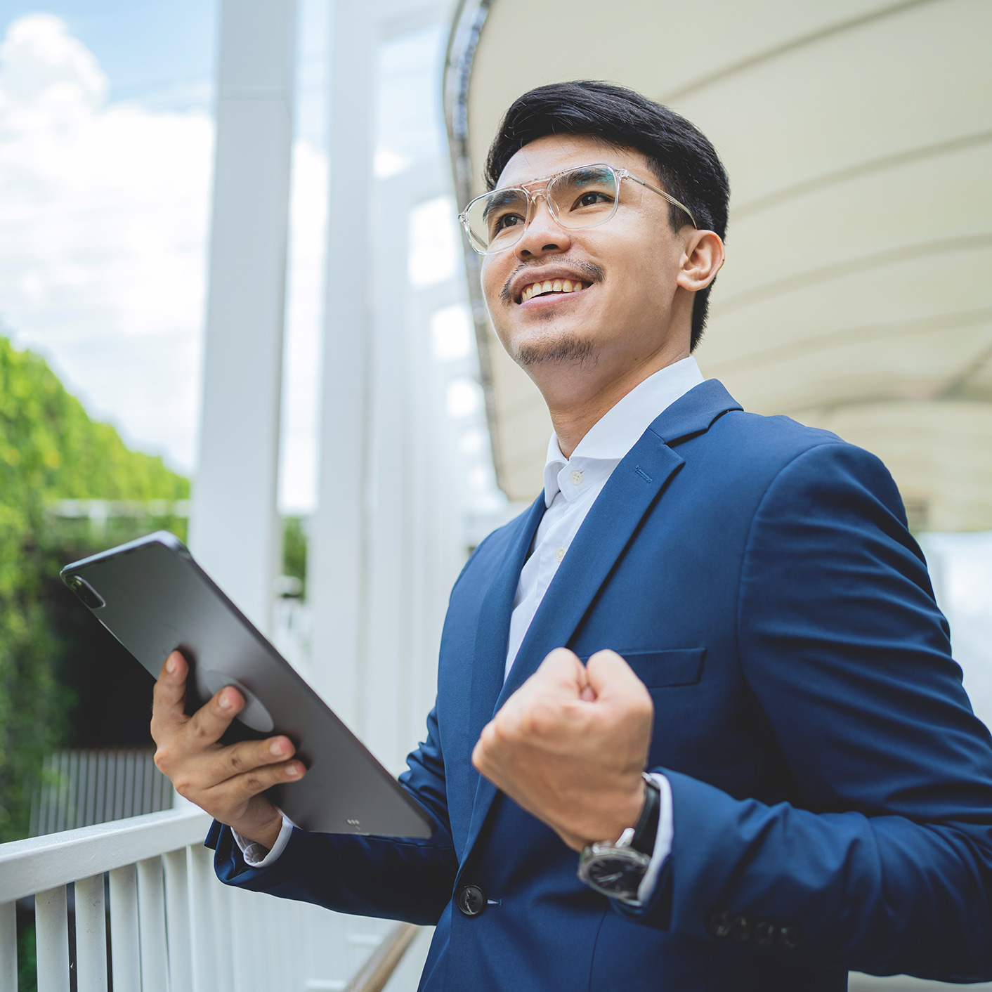 <h1>What is <span style="background: linear-gradient(76.66deg, #0357ff 10.45%, #ac30ff 54.85%); color: transparent; background-clip: text;">Life Insurance Trust?</span></h1>