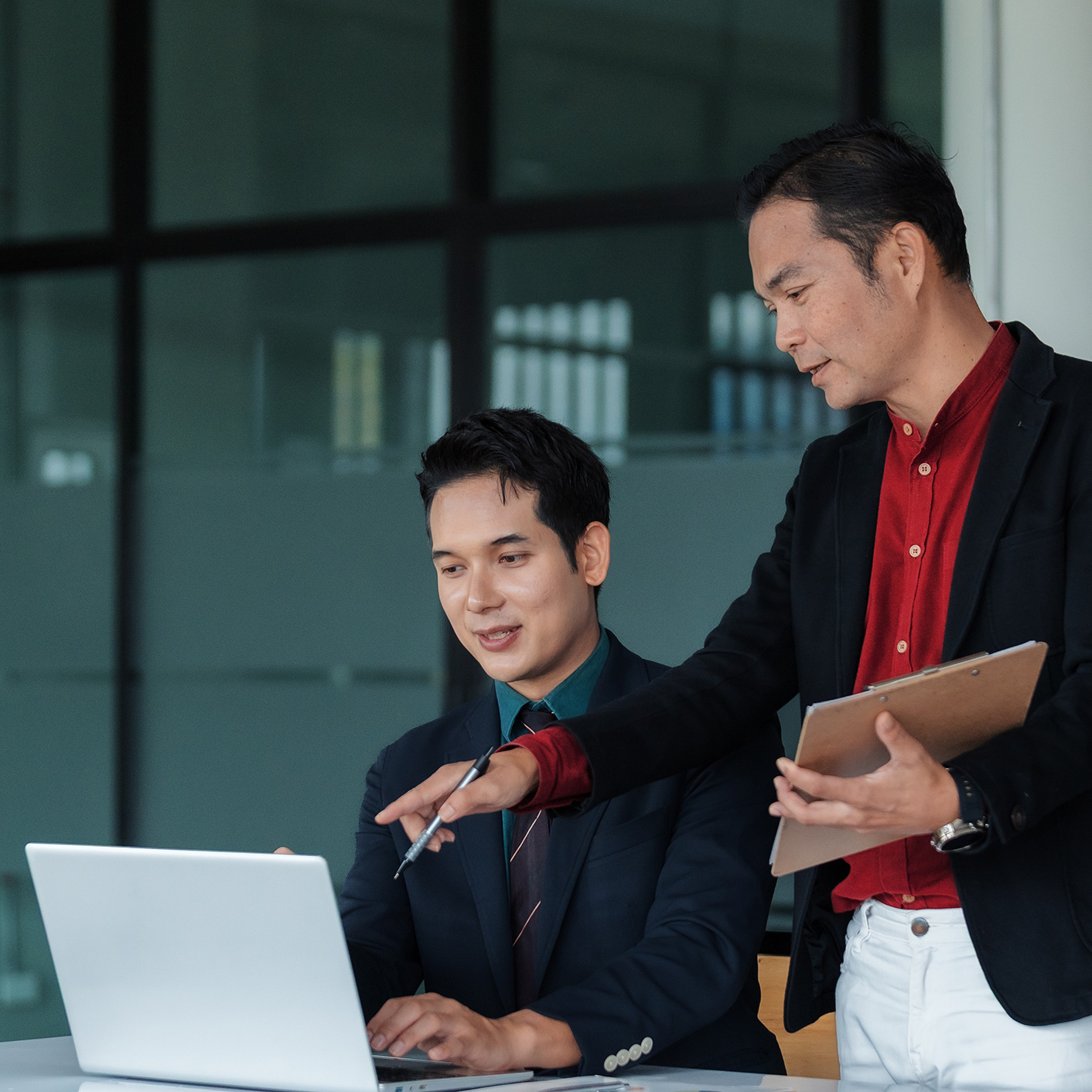 <h1>Key <span style="background: linear-gradient(76.66deg, #0357ff 10.45%, #ac30ff 54.85%); color: transparent; background-clip: text;">Benefits</span></h1>