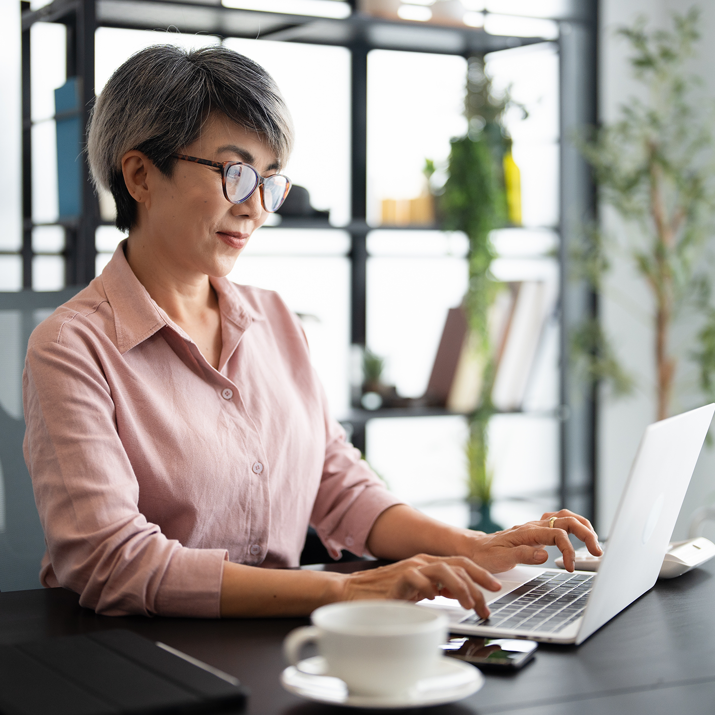 <h1>Key <span style="background: linear-gradient(76.66deg, #0357ff 10.45%, #ac30ff 54.85%); color: transparent; background-clip: text;">Benefits</span></h1>