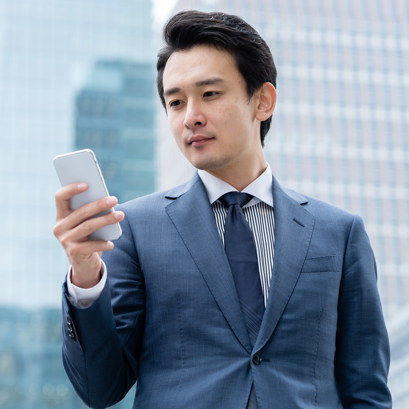 <h2>Why invest in <span style="background: linear-gradient(76.66deg, #0357ff 10.45%, #ac30ff 54.85%); color: transparent; background-clip: text;">Sovereign Bonds</span></h2>