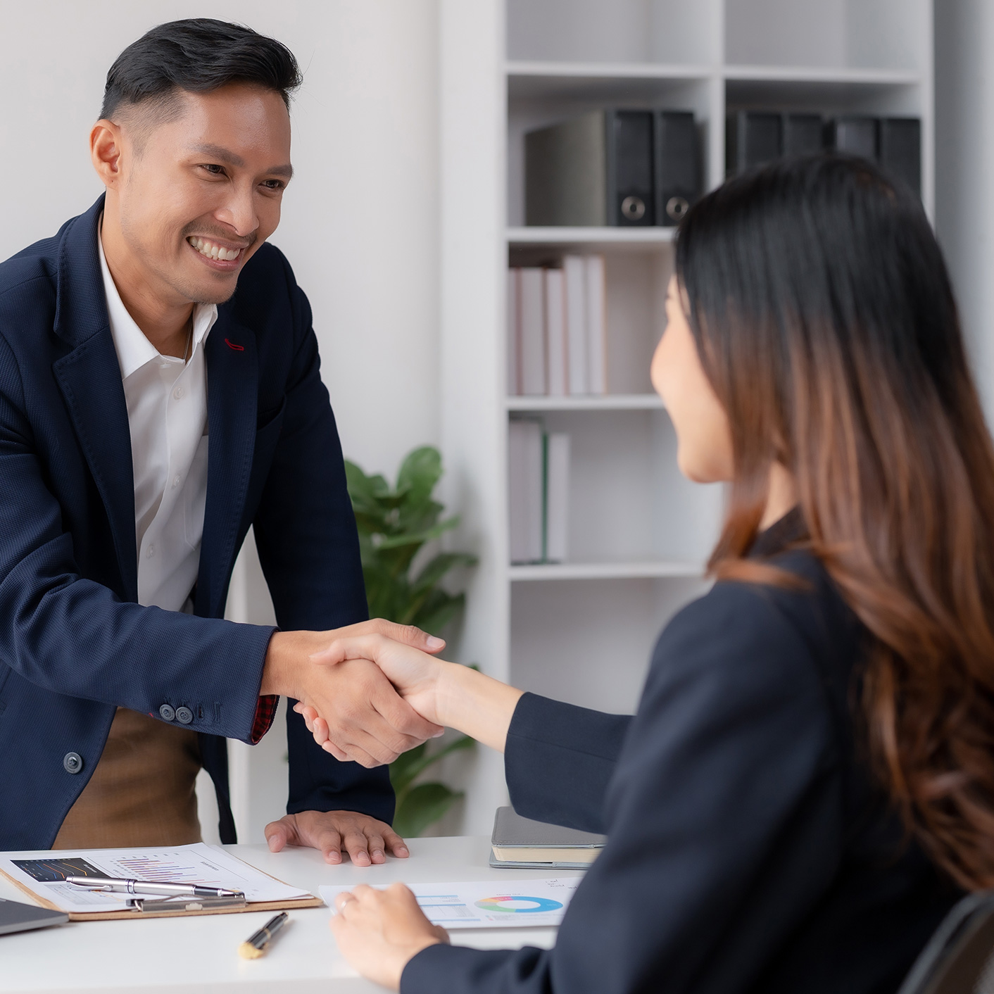 <h1><span style="background: linear-gradient(76.66deg, #0357ff 10.45%, #ac30ff 54.85%); color: transparent; background-clip: text;">Benefits</span></h1>