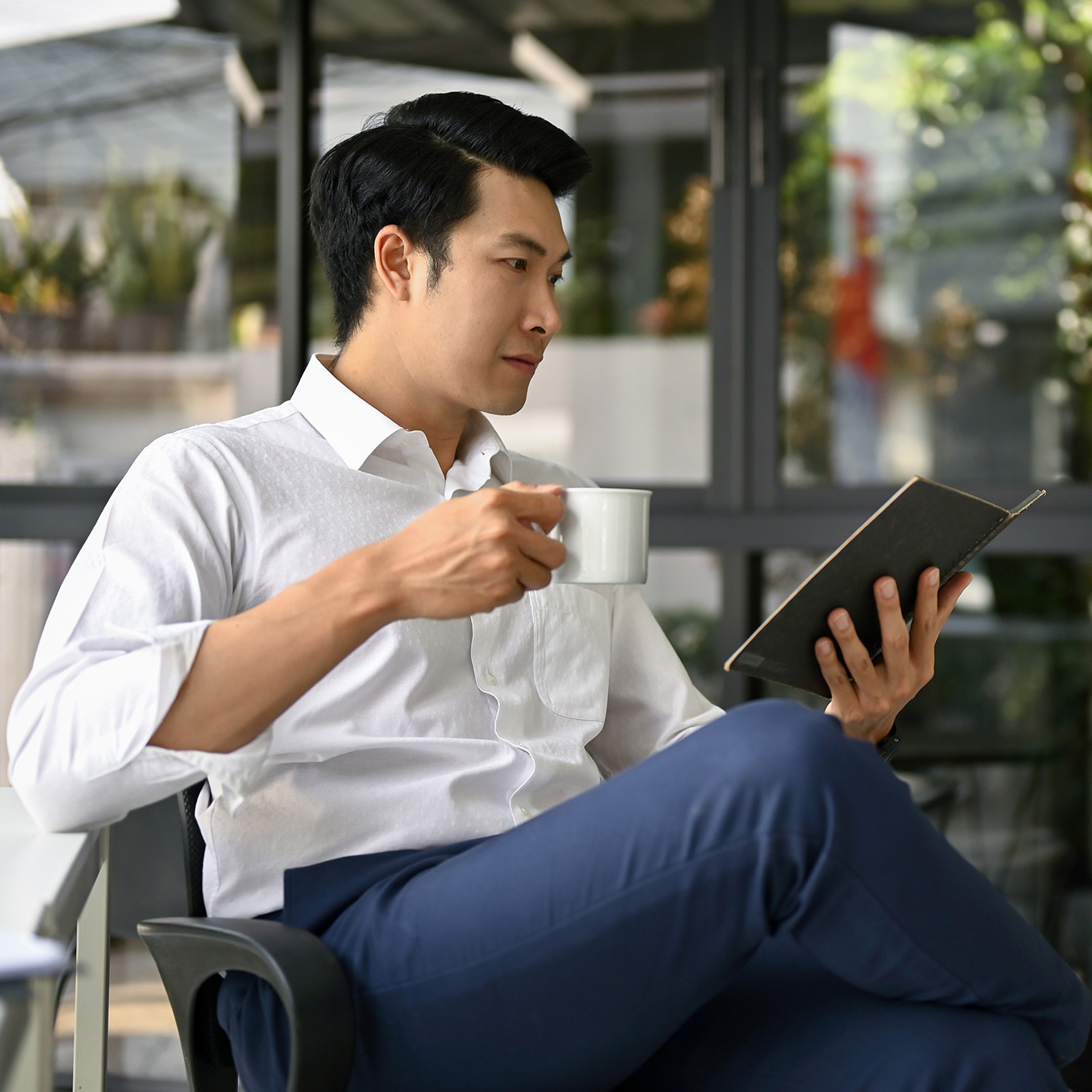 <h2>Manage your <span style="background: linear-gradient(76.66deg, #93A8FF 10.45%, #90EEFF 54.85%); color: transparent; background-clip: text;">UITFs anytime on Metrobank Online</span></h2>