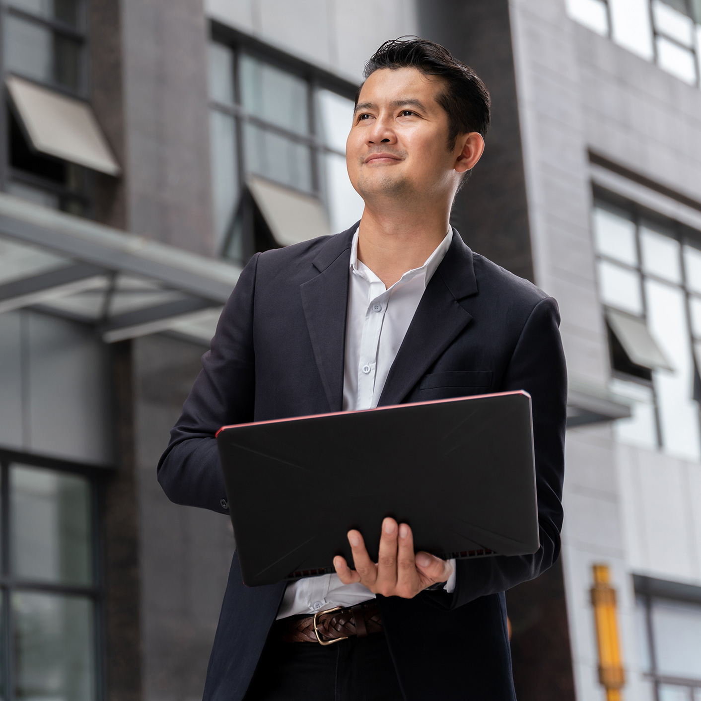 <h2>Stay up to date on changes <span style="background: linear-gradient(76.66deg, #0357ff 10.45%, #ac30ff 54.85%); color: transparent; background-clip: text;">to your UITFs</span></h2>